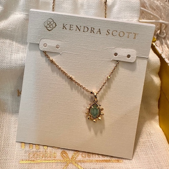 Kendra scott necklace